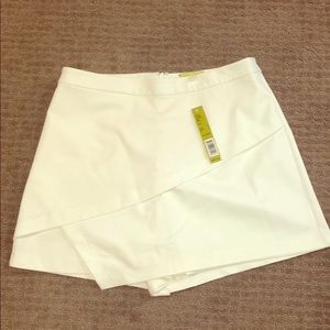 (L) White Skort
